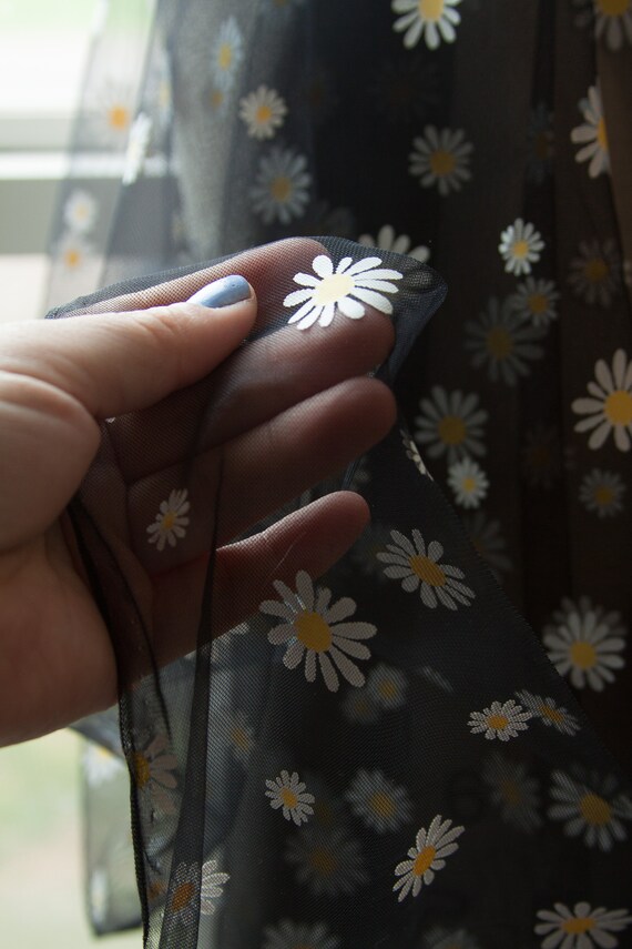 Tissu Mousseline à Fleurs Marguerite - Voile Tulle Pour Robe - Vente Au Mètre (1m) - Neuf