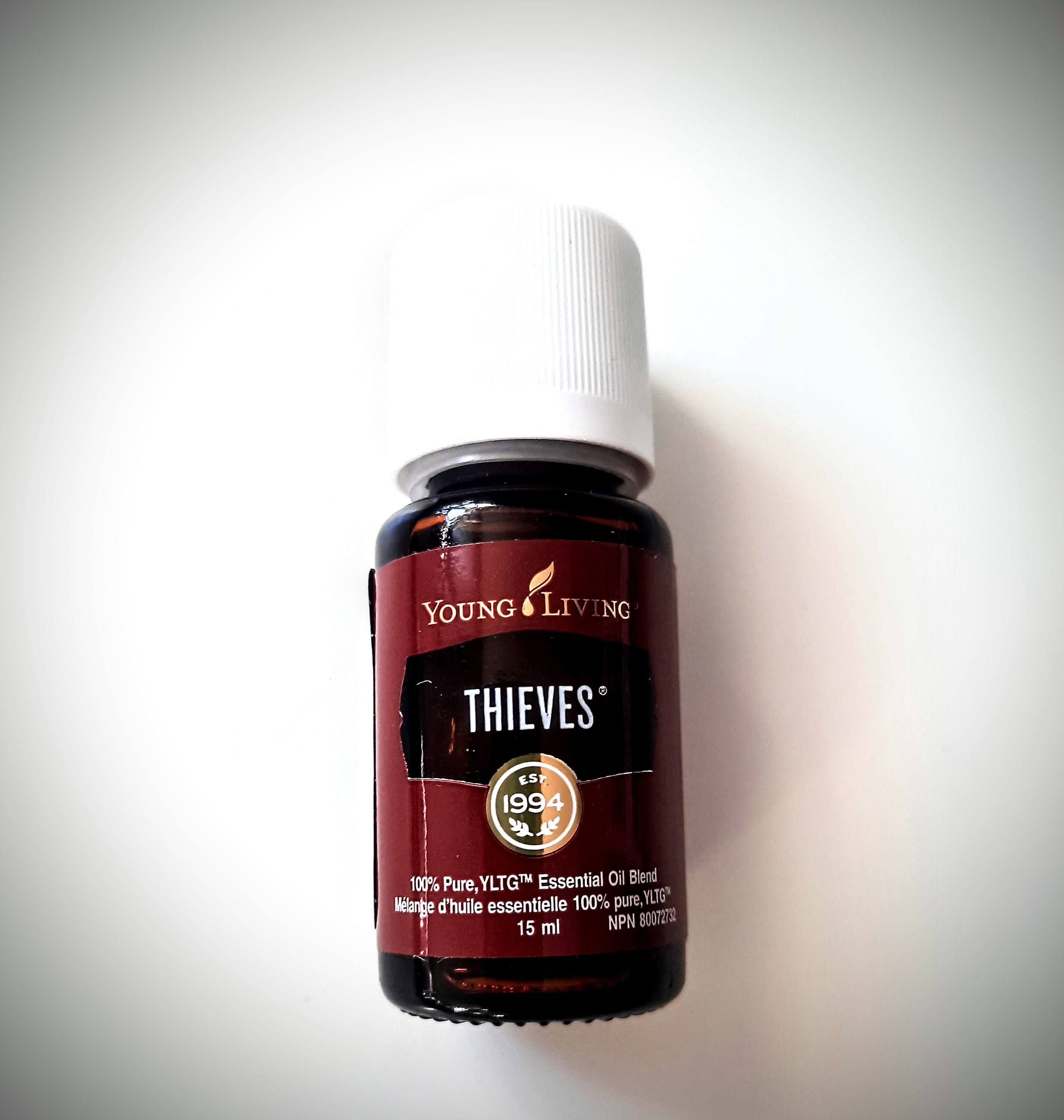 Thieves Essential Oil by Young Living - 15ml - A powerful combination of  Clove, Lemon, Cinnamon Bark, Eucalyptus Radiata, and Rosemary essential  oils