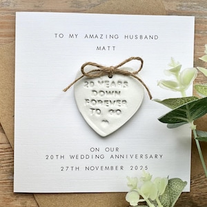Tarjeta de aniversario número 20 personalizada - Esposo/Esposa - Vigésimo aniversario de bodas - Corazón de arcilla - Aniversario