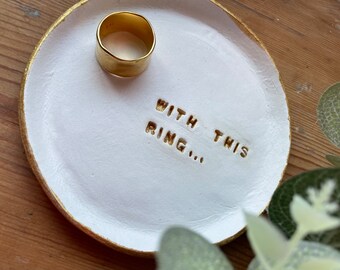 Ringschale aus Ton - Handgefertigt - Schmucktablett - Mit diesem Ring - Hochzeitsgeschenk, Ringschale, Ringkissen, Ringträger