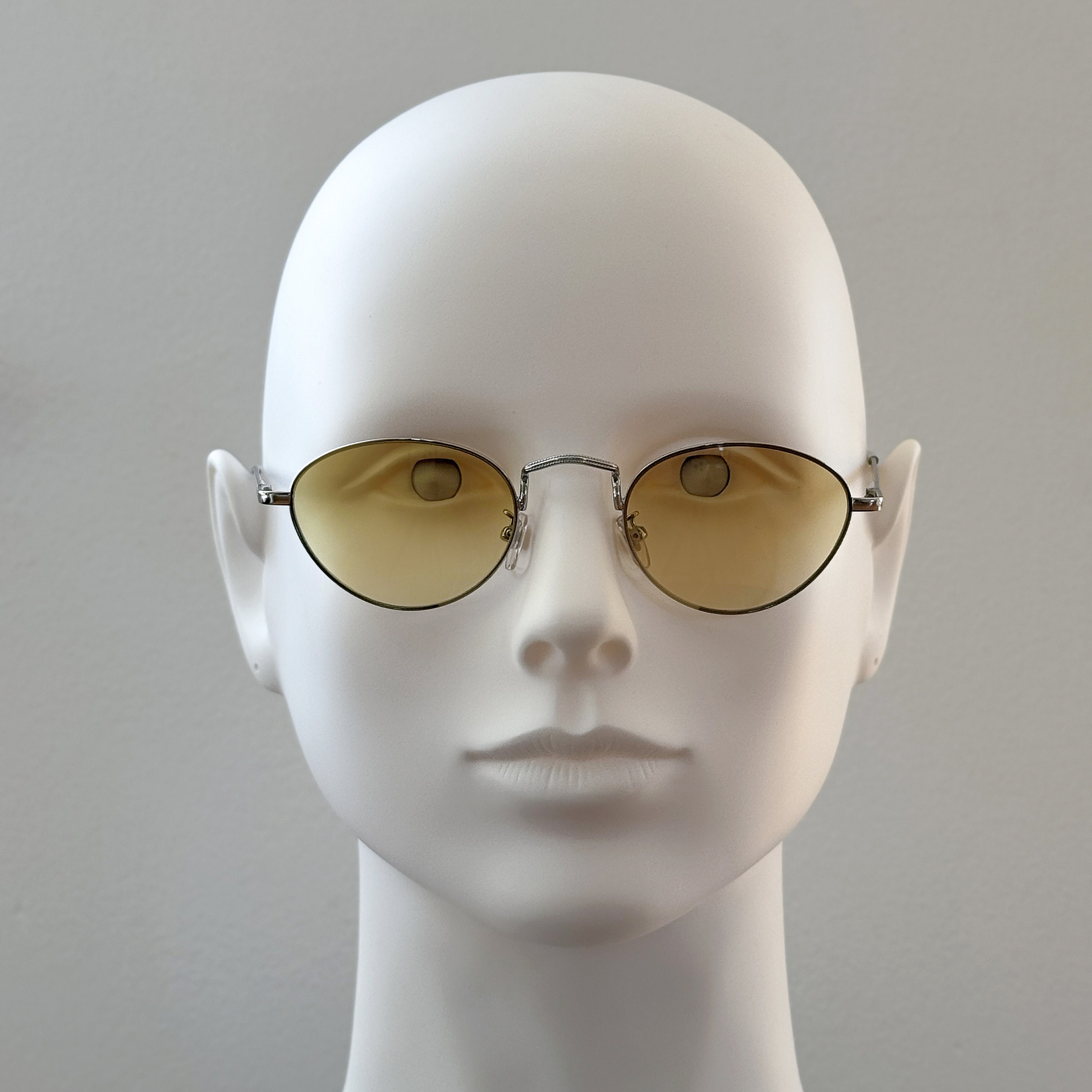 030 Archive Lori Shevoke Sunglasses - Oval Tinted Yellow  display picture 3