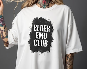 Camiseta de manga corta unisex con diseño de Elder Emo Club, colores cómodos 1717, ropa alternativa, estilo gótico, emo, divertido, música, punk rock.