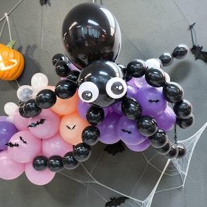 Giant Spider Balloon Garland Kit: Vintage Halloween Party Decor