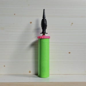 Green Manual Balloon Pump: Party Decor Air Inflator Tool