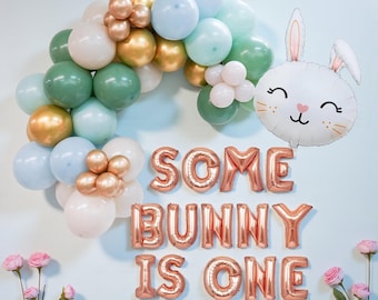 Banner de globos "Some Bunny Is One": decoración para el primer cumpleaños de Pascua