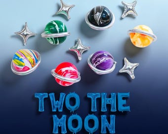 Two the Moon Birthday Balloons: DIY Space Party Decor