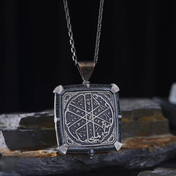 Double-Sided Protective Silver Necklace with Qur’an Verses – Rotating Khatmir & Surahs Pendant