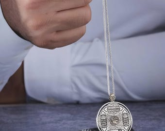 Custom Protection Silver Medallion Necklace – Felak, Nas, Ayat al-Kursi, Qalam Surahs – Islamic Calligraphy Gift
