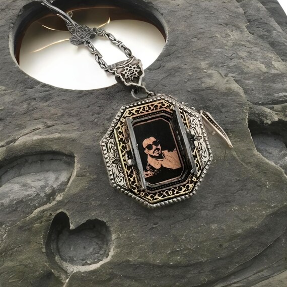 Sterling Silver Kaaba Design Locket Necklace: Islamic Prayer Medallion