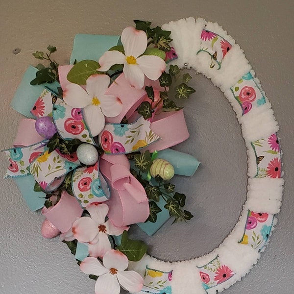 Yarn and Ribbon Wreath, Easter Yarn Wreath, White Yarn Wreath, Spring Door Hanger, Chunky Yarn Wreath, Spring Wreath for Front Door