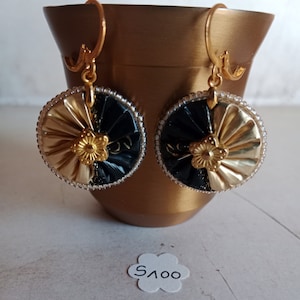Brincos cápsula L’Or em alumínio reciclado
