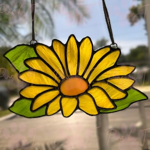 Daisy stained glass suncatcher