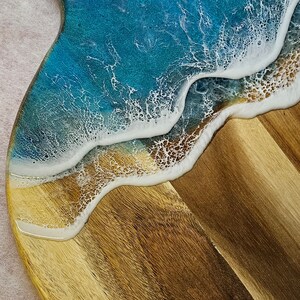 Holzbrett Meer Ozean Ocean Art Frühstücksbrett Schneidebrett Resin Harz Servierbrett Geschenk TK-Kunst Holz Wellen Servieren Nr. 1 Rund 40 x 30cm