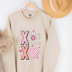 XOXO Sweatshirt, Flower XOXO Sweatshirt,XOXO Valentines Sweatshirt, Valentines Day Gift Hoodie, Valentine Hoodie, Valentine&#39;s Day Sweatshirt