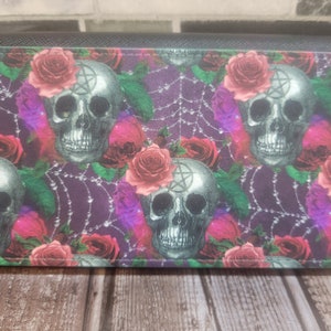 Cartera gótica, carteras de mujer, cartera de tres pliegues, regalos para ella, cartera de mano, cartera espeluznante, regalos espeluznantes