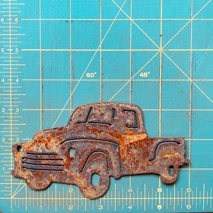 Camion vintage en métal rouillé, décoration murale style ferme - Plaque en acier de 15 cm | Décoration rustique pour la maison de campagne | Élément décoratif western image 2