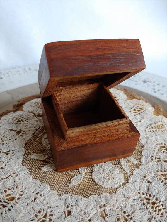 Vintage Heart Wood Small Box, Ring Box, Brass Inl… - image 8