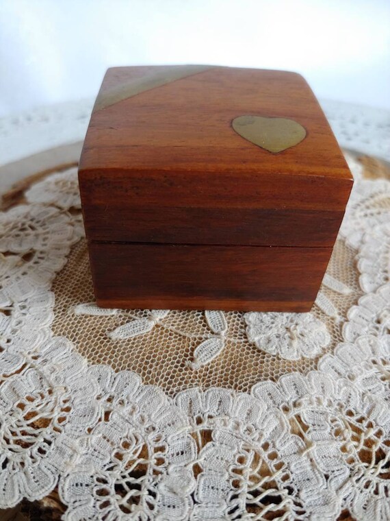 Vintage Heart Wood Small Box, Ring Box, Brass Inl… - image 5