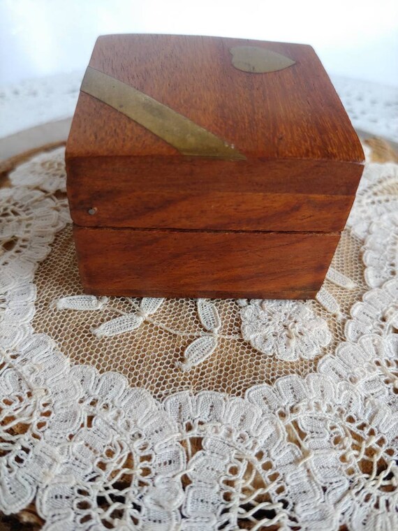 Vintage Heart Wood Small Box, Ring Box, Brass Inl… - image 6