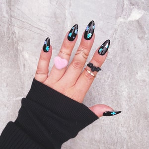 CASSIE | Holographic Ghost Black Halloween Euphoria Trendy Press On Nails Resuable