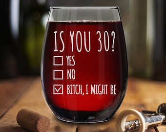 Bist Du 30? Ja Nein Gravierte Stemless Weinglas Geburtstagsgeschenk. Lustiges Geburtstagsgeschenk. Geschenk zum 30.Geburtstag. Mitarbeiter Geschenk. Bestes Geschenk.
