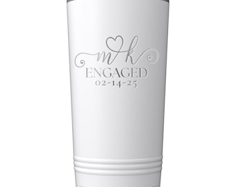 Vaso de acero inoxidable aislado con tapa, grabado con iniciales personalizadas para él y para ella, fecha de compromiso, 20 oz. Regalo de boda.