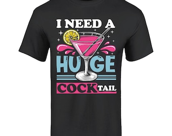 Peut inclure: T-shirt noir avec un graphique d'un cocktail rose avec un quartier de citron et le texte "J'ai besoin d'un énorme cocktail".