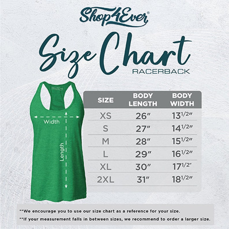 Op de afbeelding: Een groene racerback tanktop met een maattabel. De tabel geeft de lichaamslengte en -breedte in centimeters weer voor de maten XS tot 2XL. De tekst "Shop 4Ever" en "Size Chart" zijn ook zichtbaar.
