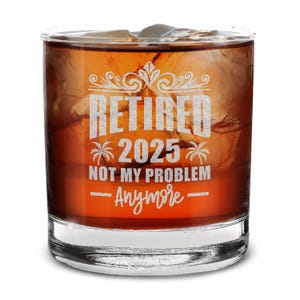 Bicchiere da whisky inciso &quot;Non è più un mio problema&quot; da 315 ml, in pensione nel 2025. Regalo per pensionati, colleghi e papà.