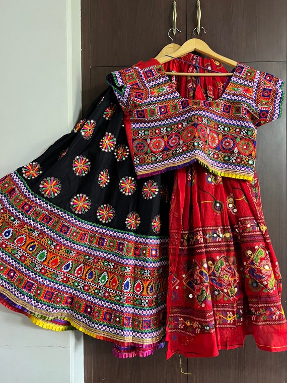 Traditional Colorful Gujarati Chaniya Choli for Garba Dandiya (M/L) #38247  | Buy Garba Dress Online