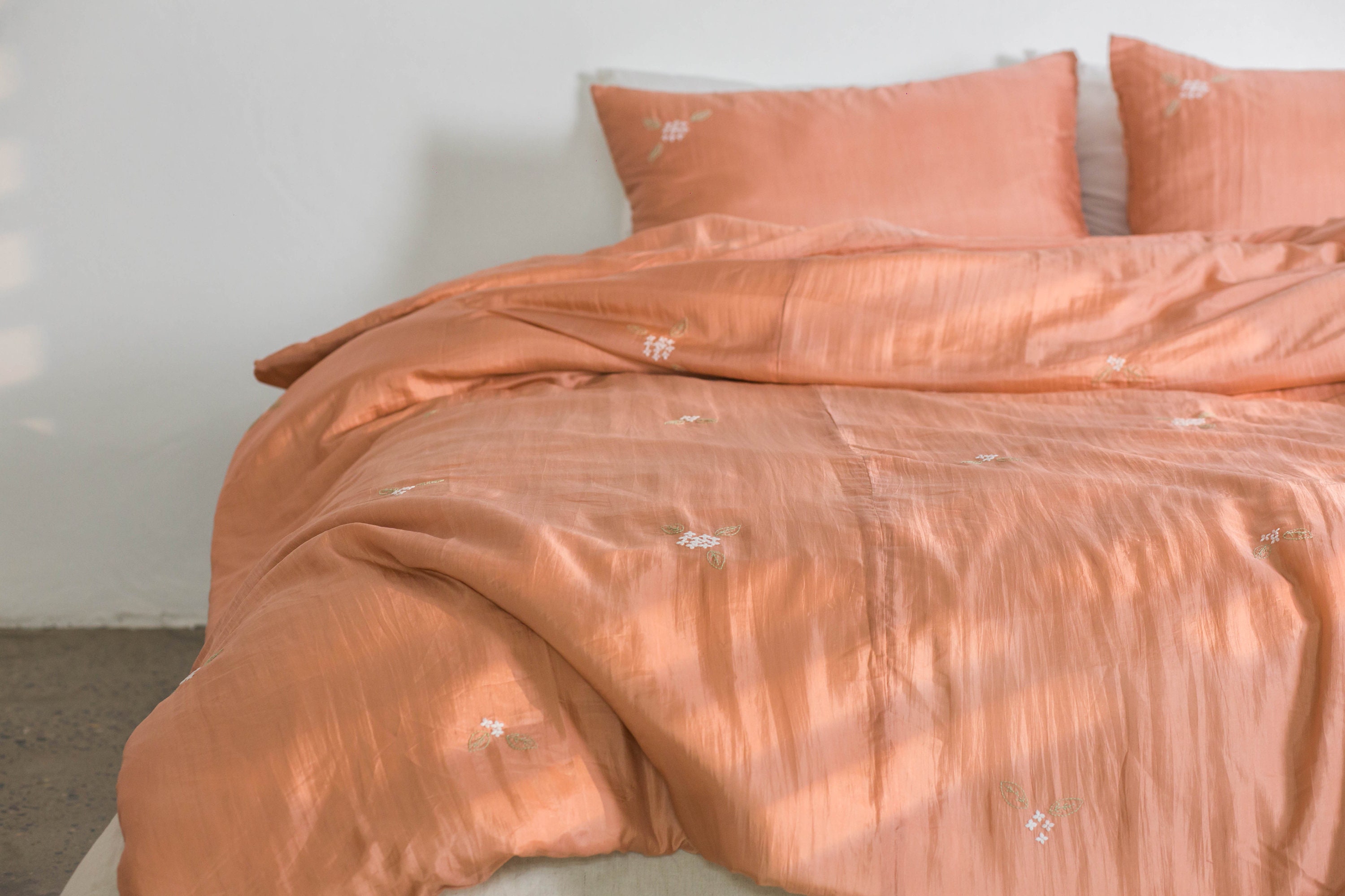 Mulberry Silk Hand-Quilted Blanket – A Masterpiece of Elegance & Comfort