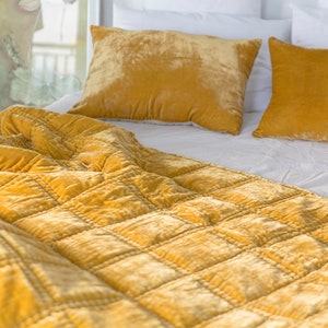 Gold Field Mulberry silk Velvet quilt for bedroom | Handmade customized Comforter | Luxury velvet bedding set | Soft and warm blanket
