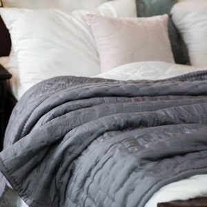 Mulberry Silk Quilt Blanket – A Masterpiece of Luxury & Elegance