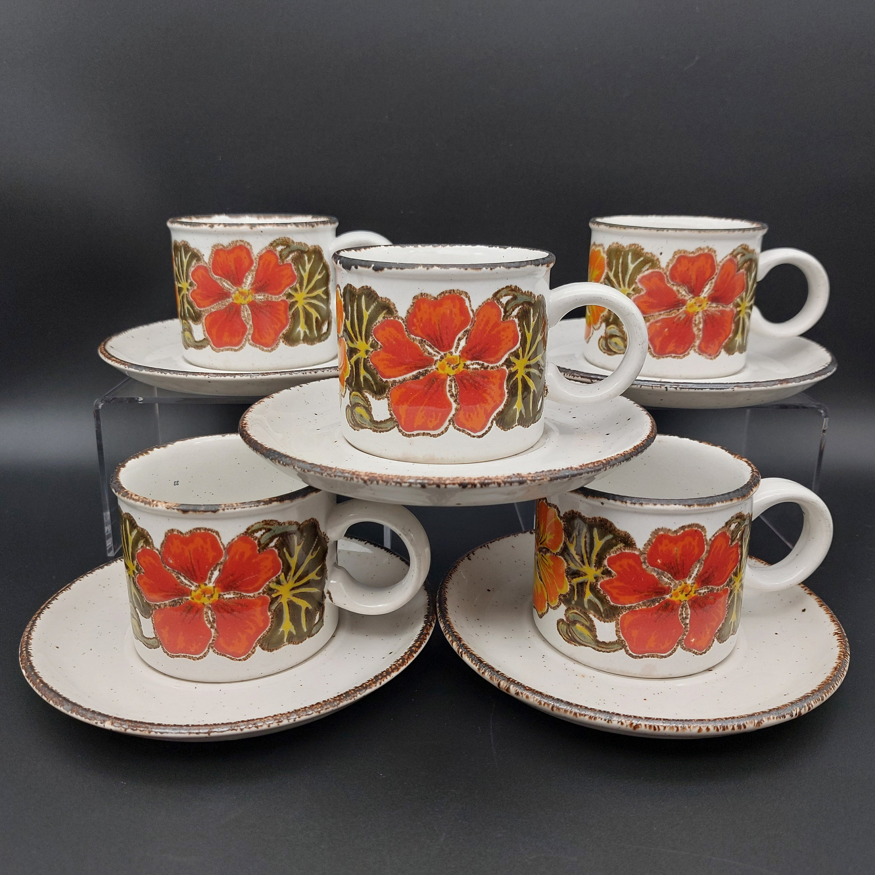 専用です　ミッドウィンター　ストーンヘンジ　スープカップ＆ソーサー4客 未使用品 専用です ミッドウィンター ストーンヘンジ スープカップ＆ソーサー4客