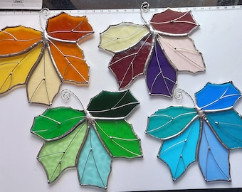 Atrapasol de hoja de arce de vidrio de colores