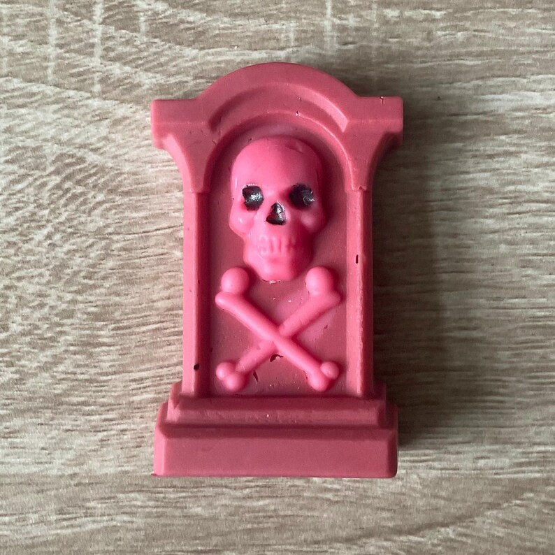 Vampires Kiss Wax Melts. Quality Guaranteed Highly Scented Long Lasting