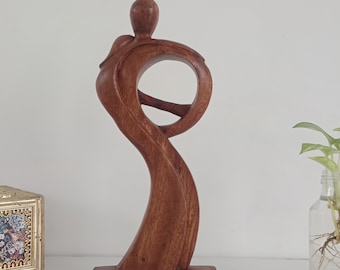 Statua di coppia in legno Jempinis, decorazione romantica per la casa