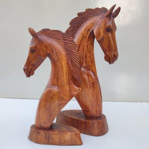 Pferdekopf Statue 25 cm. Handgefertigte Holz Brustschmuck. Braune Schachfiguren