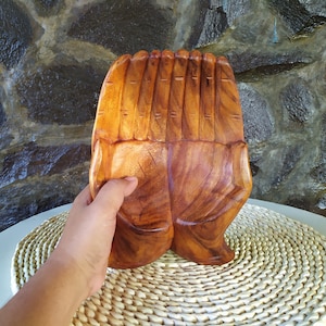 Wooden bowl in the shape of a praying hand – 25 cm
