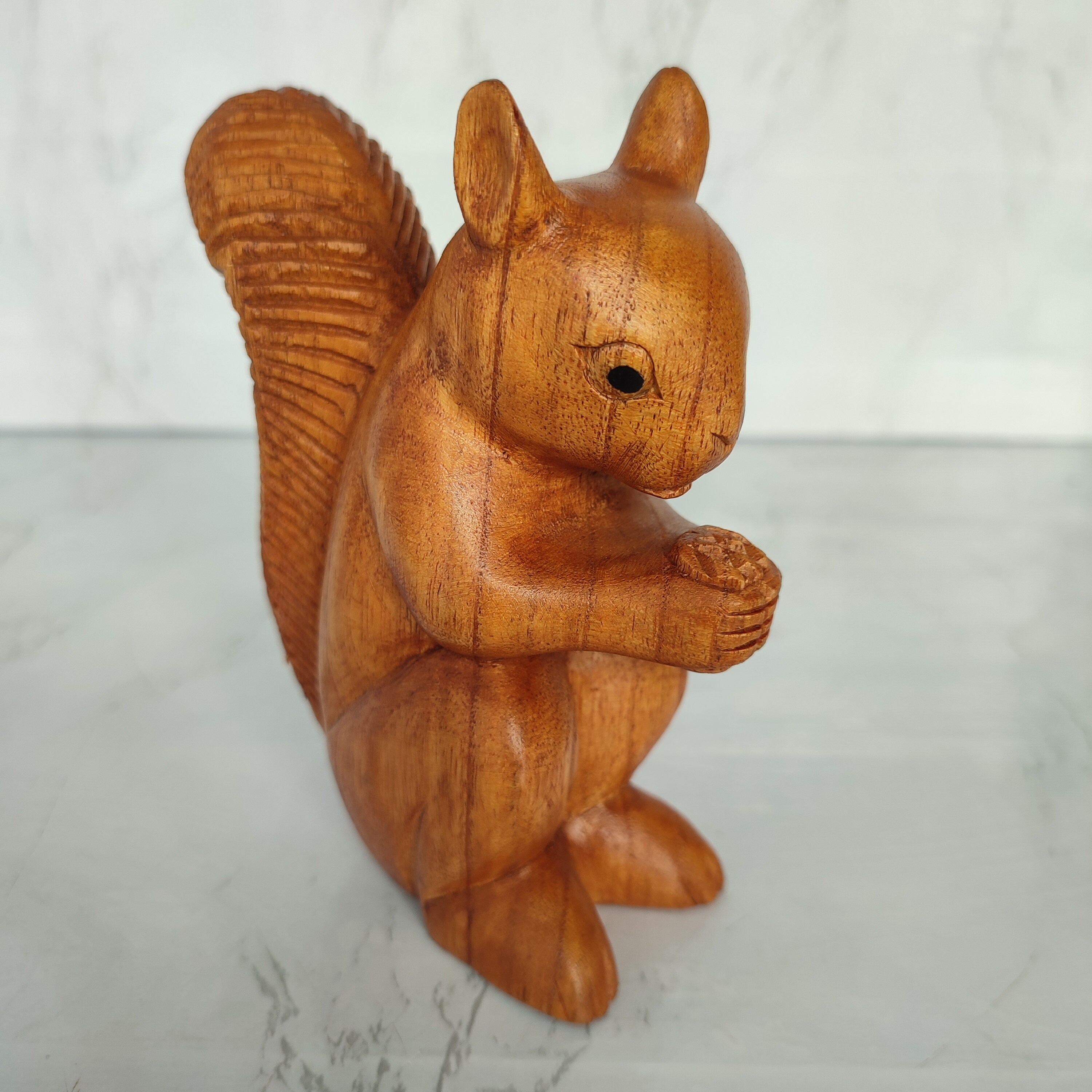 天然木から手彫りされたリスの彫刻 - Etsy 日本