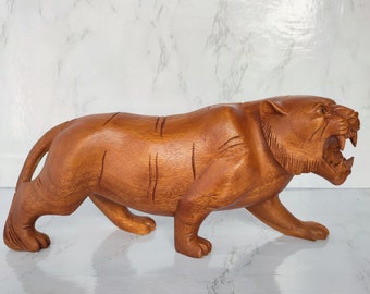 Hand carved tiger statue in natural wood 30 cm