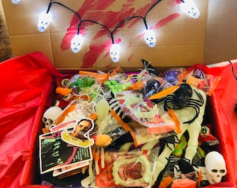 Horror Movie Gift Box: Spooky Treats, Socks & Decorations