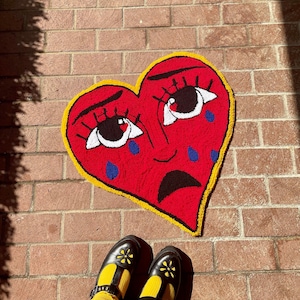 Large Weeping Heart Accent Rug | Hand-Tufted Carpet