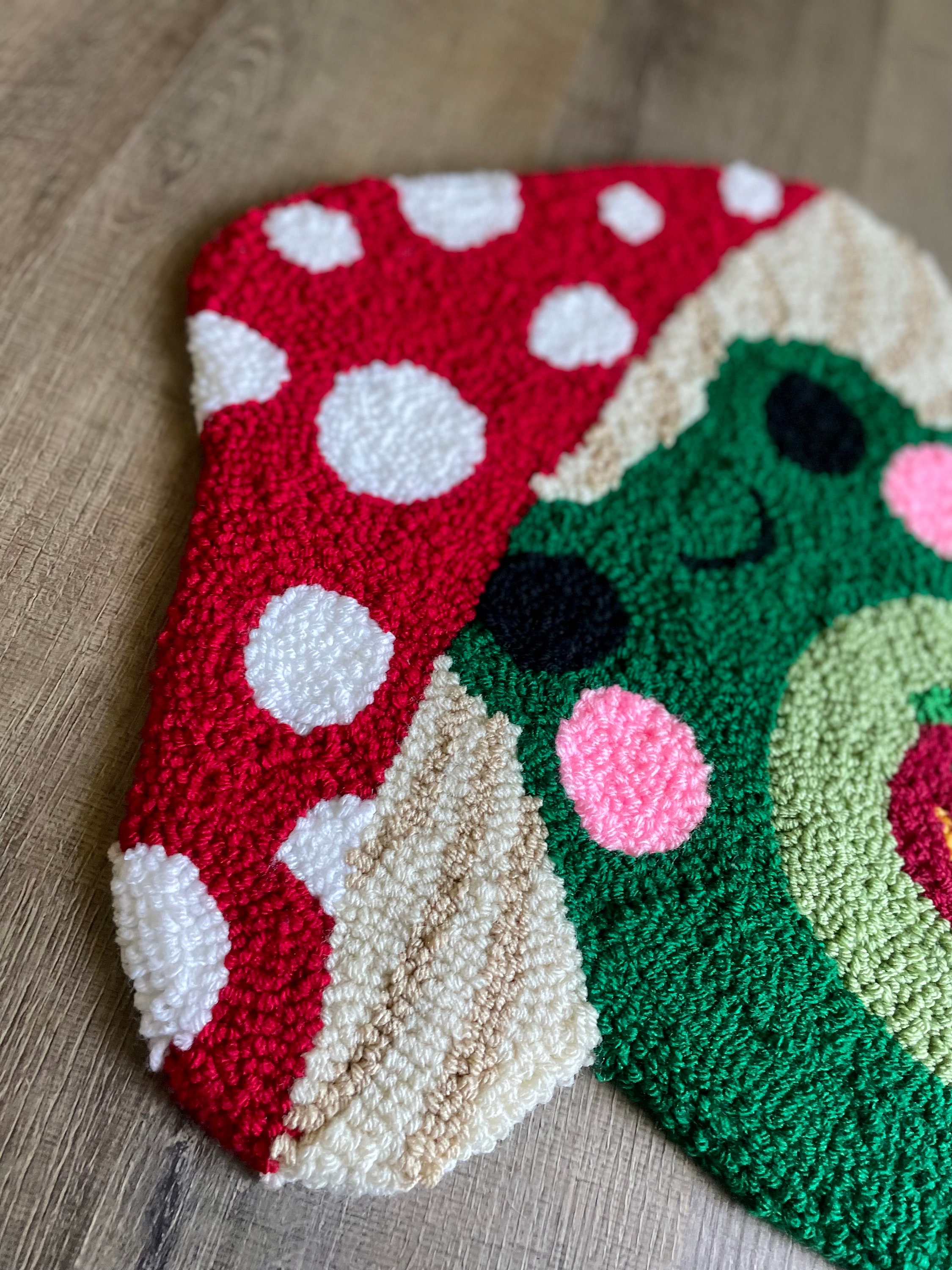 Frog Rug Tufted Strawberry Mushroom Frog Accent Rug | Hand-tufted Carpet - Etsy