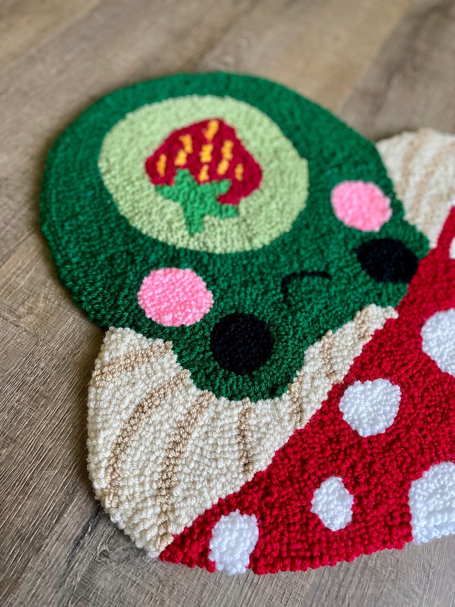 Frog Rug Tufted Strawberry Mushroom Frog Accent Rug | Hand-tufted Carpet - Etsy