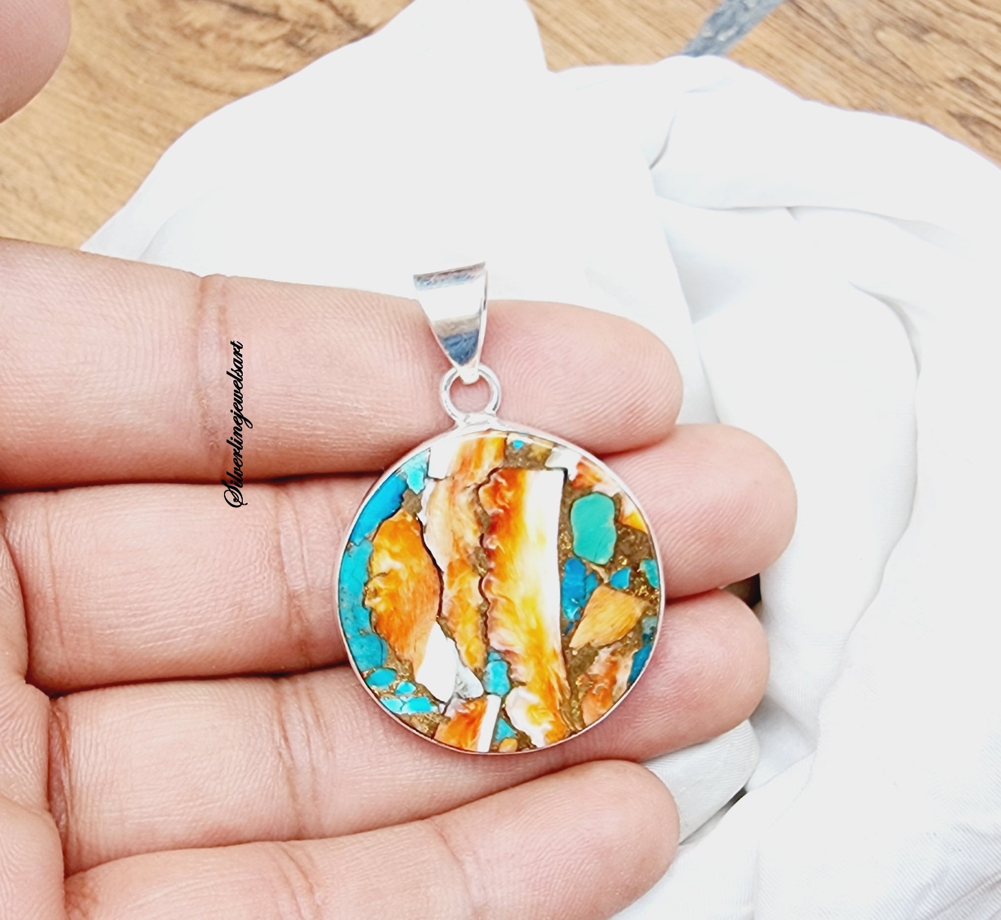 ハンドメイドラウンドオイスターターコイズペンダント：925