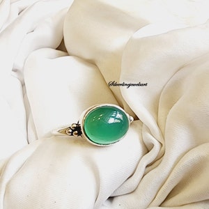 Minimalist Green Onyx Ring, Handmade Ring, Boho Ring, 925 Sterling Silver,Gift for Sister, Oval Onyx Designer Ring, December Birthstone Ring