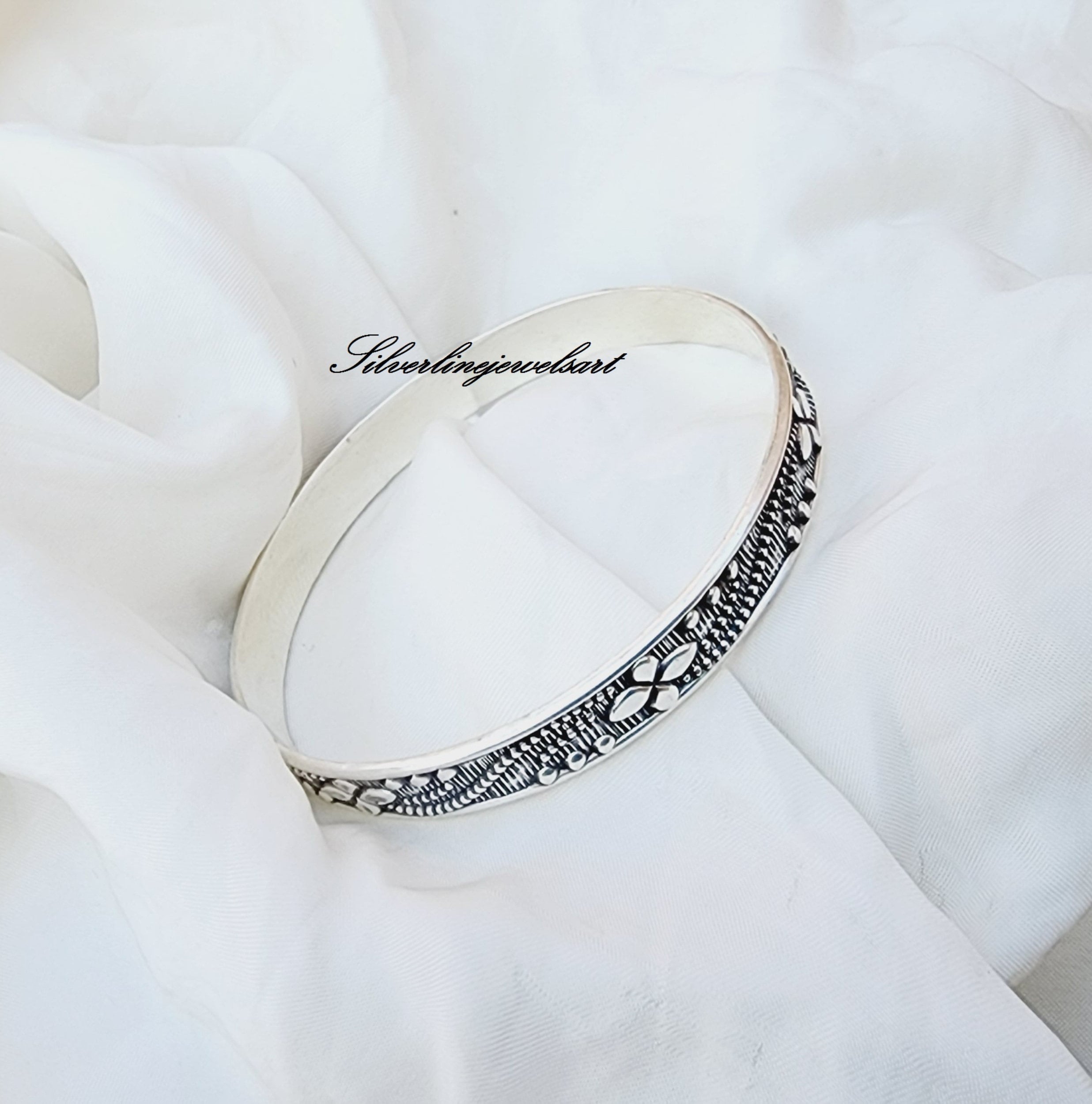 Silver Bangle, 925 Sterling Silver, Handmade Bangle, Birthday Gift, Women Bangle, Christmas Gift, Gift for her/him. Silver Bangle, 925 Sterling Silver, Handmade Bangle, Birthday Gift, Women Bangle, Christmas Gift, Gift for her/him.