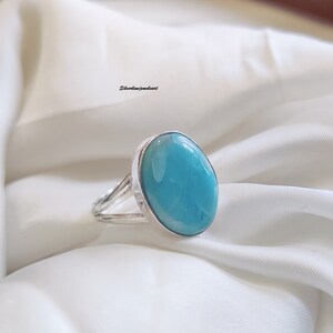 Handgjord Larimar-ring: Triangelformad ädelsten i 925 sterlingsilver
