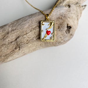 Collar de carta del tarot chapado en oro de 24 quilates, regalo elegante y con estilo, collar con símbolo de amor, collar de manos que se tocan